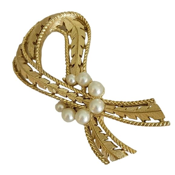Trifari Crown Over T Gold Tone Faux Pearl Ribbon Leaf Design Brooch, Signed K48 - Picture 9 of 9